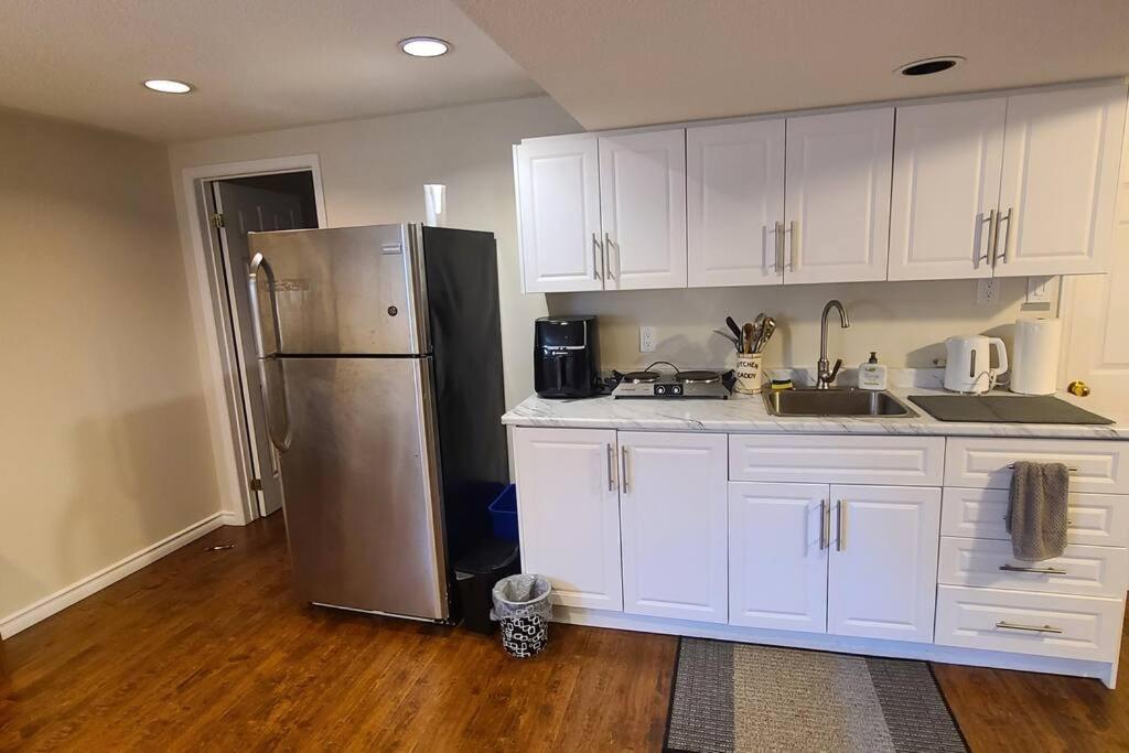 Spacious And Bright Unit With Natural Light. Pickering Luaran gambar